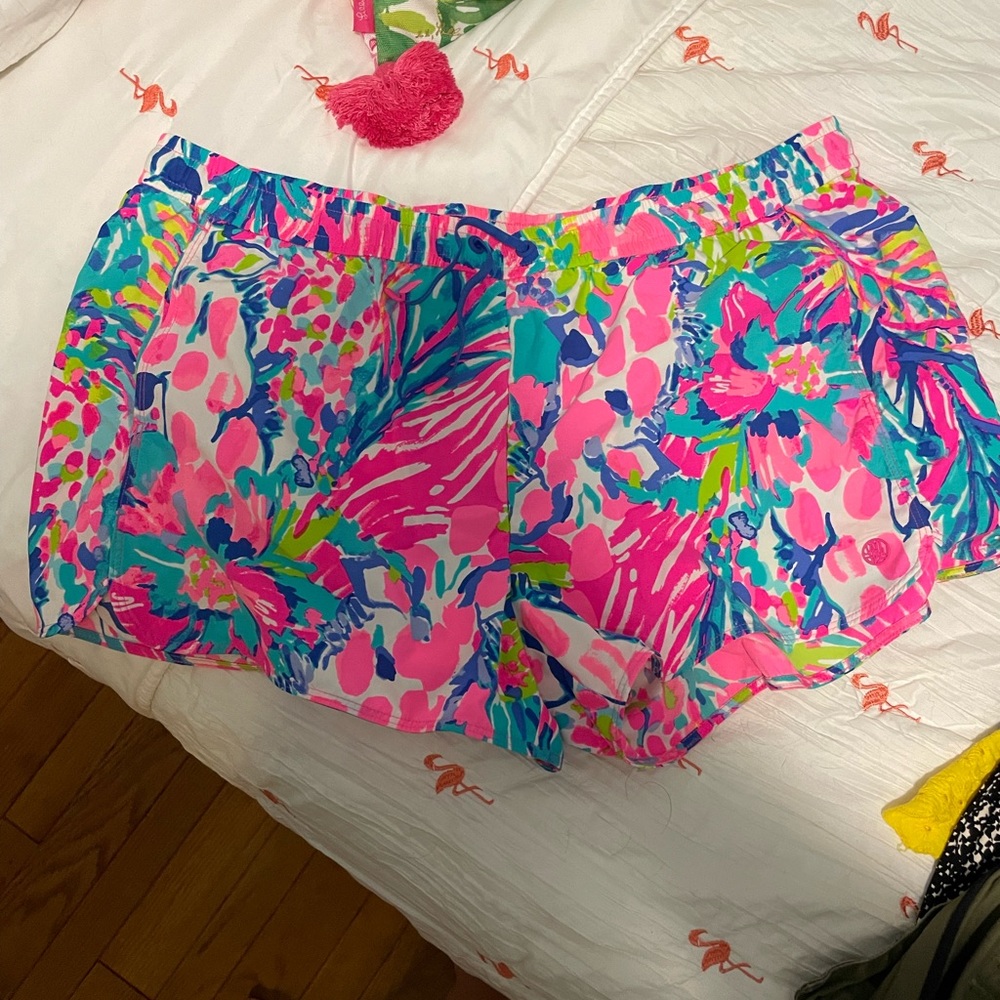 Lilly Pulitzer Gumbo Limbo run around short. XL